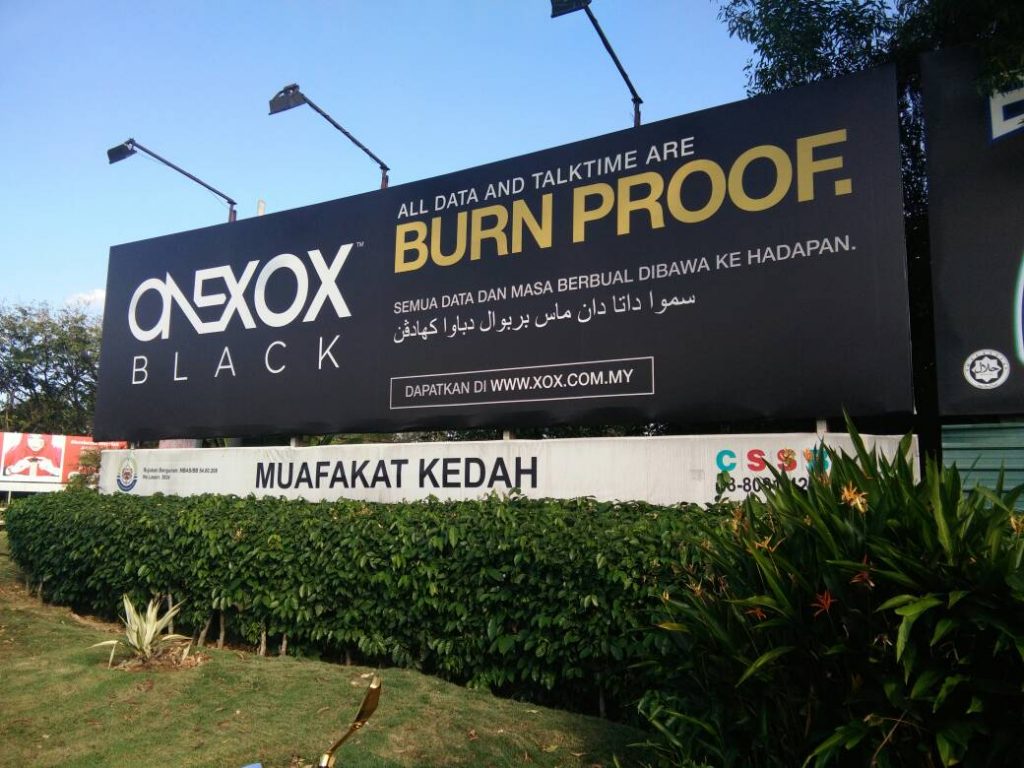 ONEXOX Black Billboard
